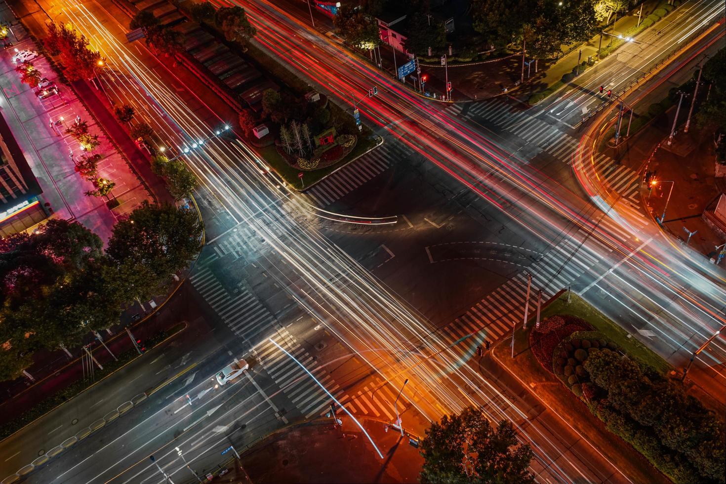 fotografía de lapso de tiempo de la carretera foto