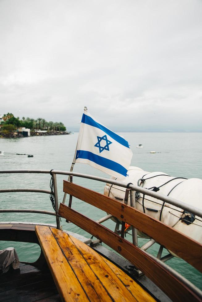 bandera israelí en barco foto