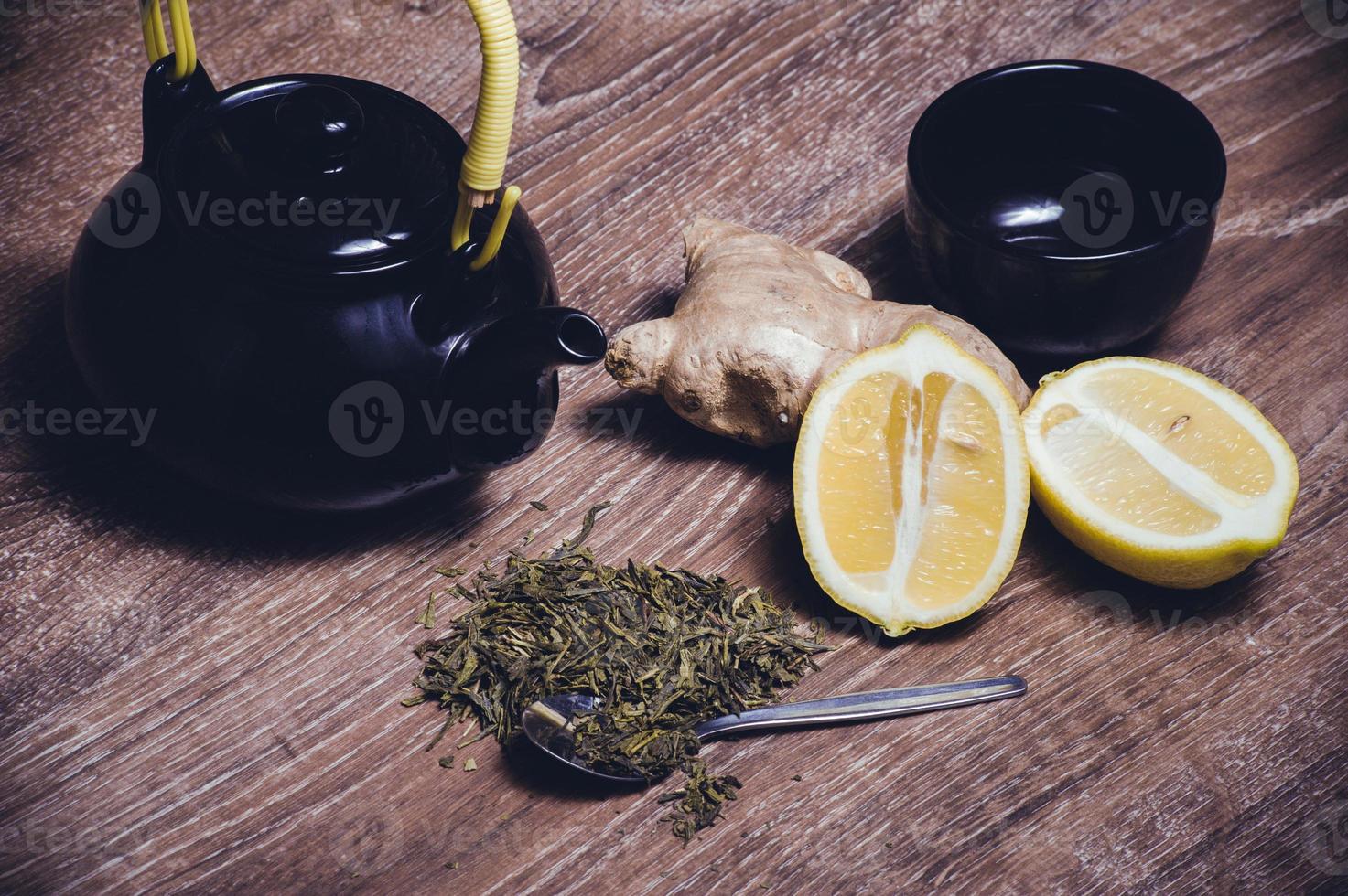 té verde con limón y jengibre foto