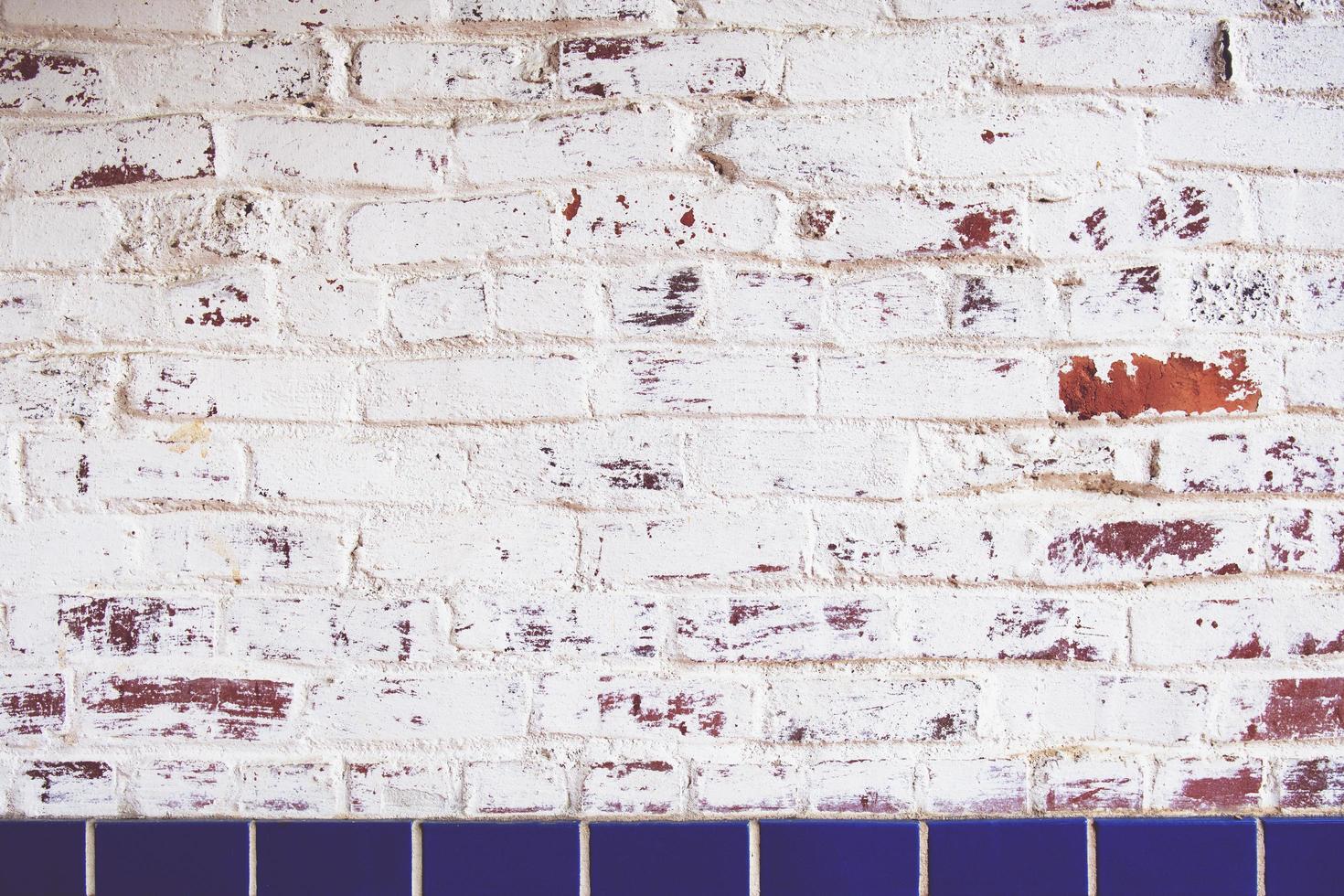 White painted brick wall photo