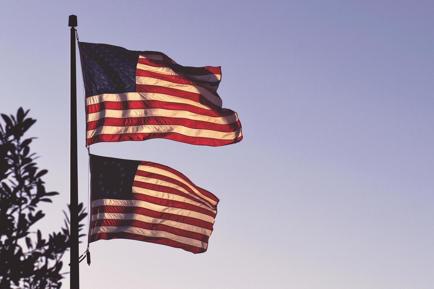 dos banderas de los estados unidos foto