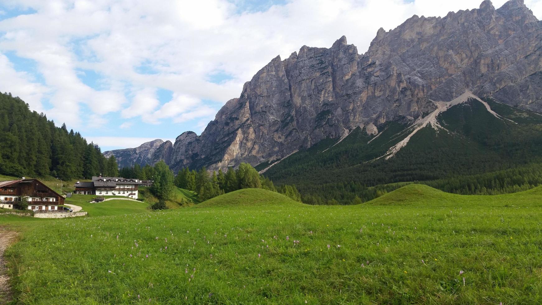 paisaje de montaña en el tirol del sur foto