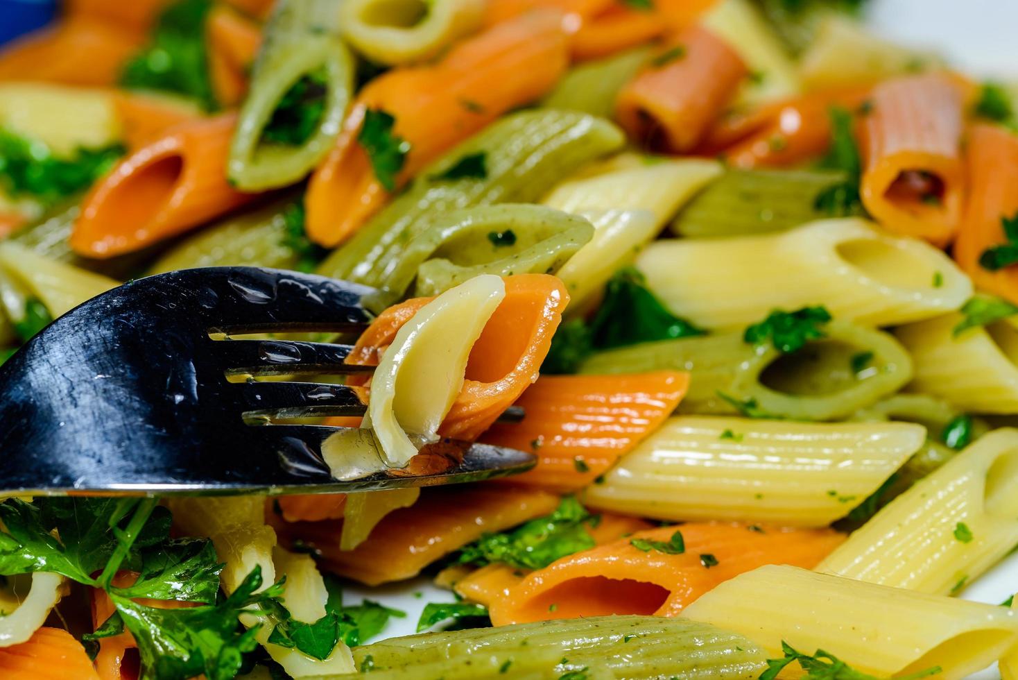 cena de pasta penne foto