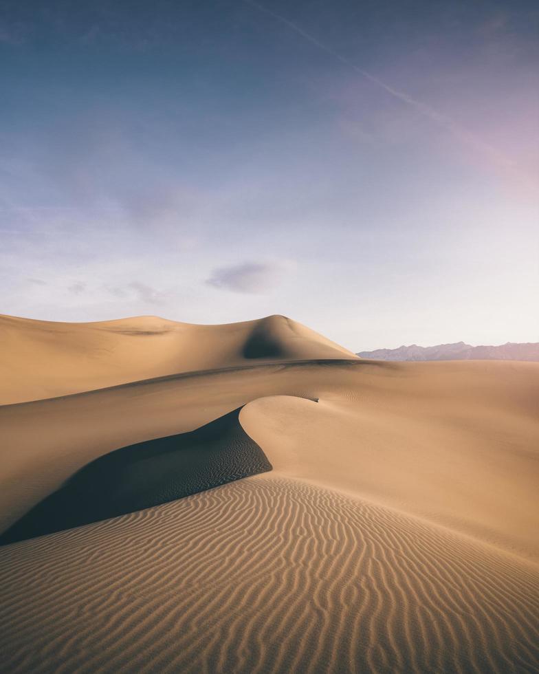 duna de arena amanecer foto