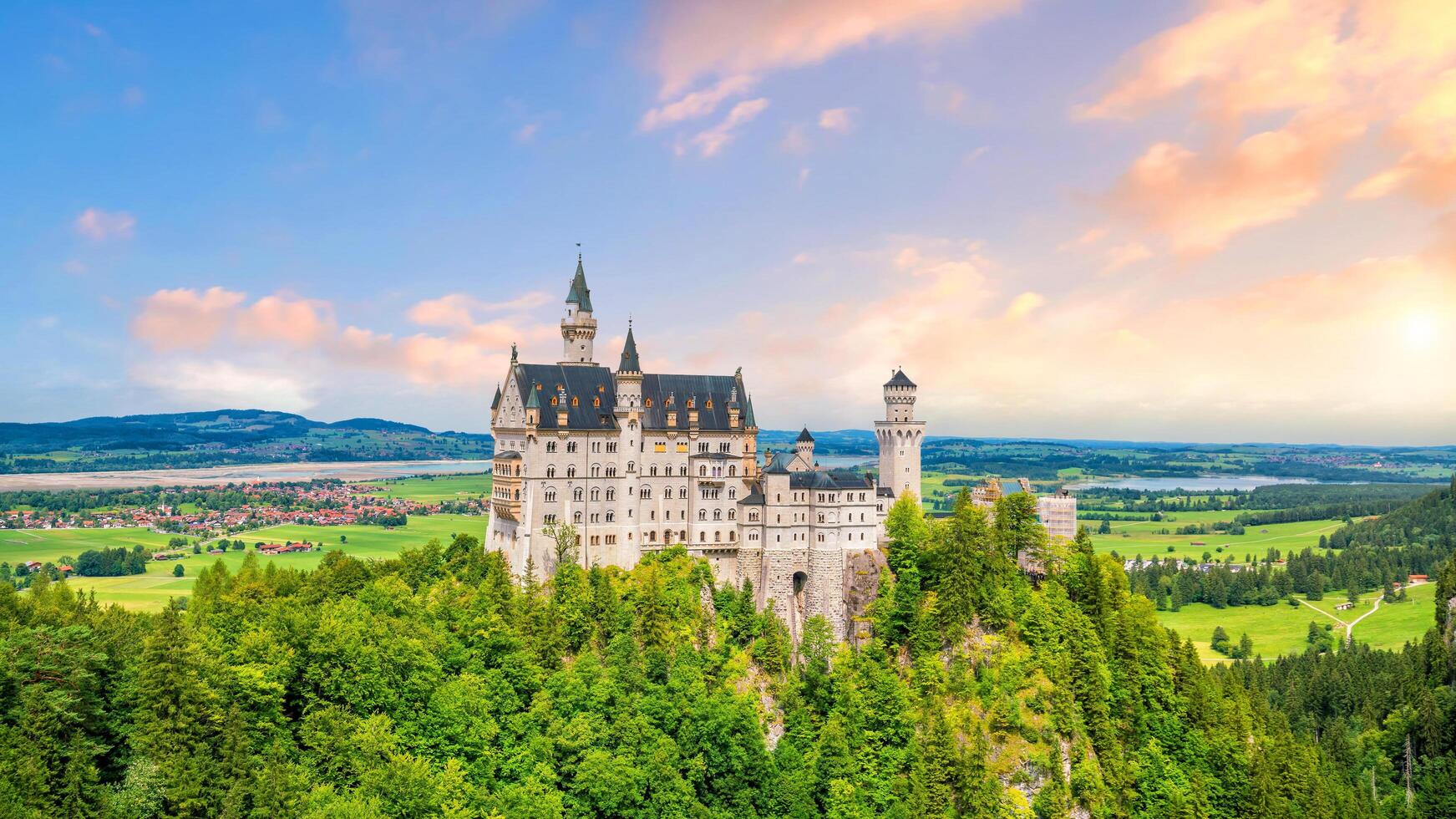 mundialmente famoso castillo de neuschwanstein, alemania foto