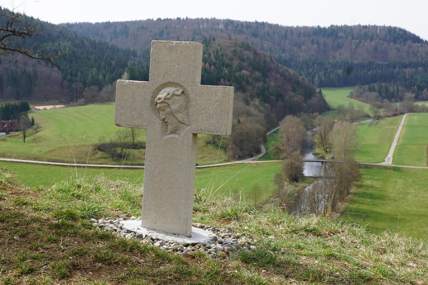 cruz en el valle del danubio foto