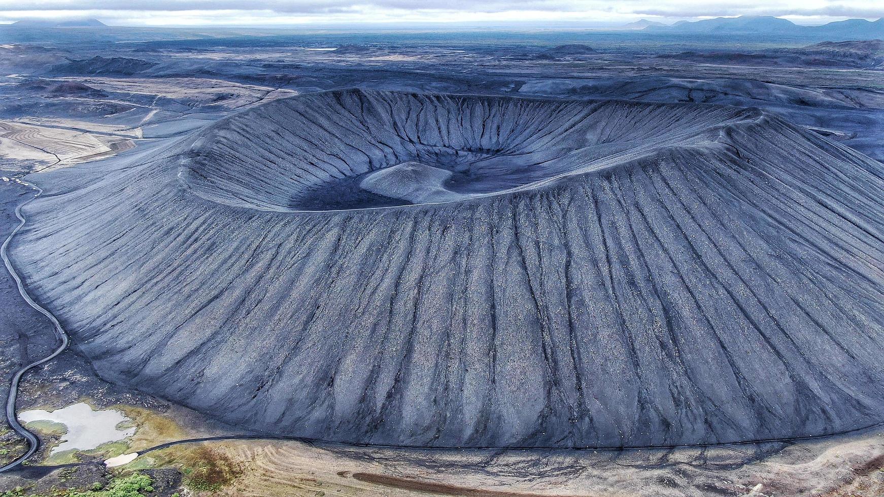 lago del cráter en islandia foto