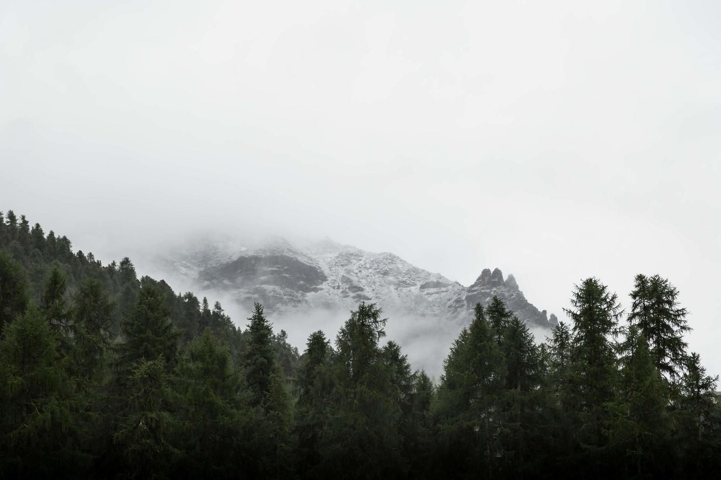 Suiza montaña nevada foto