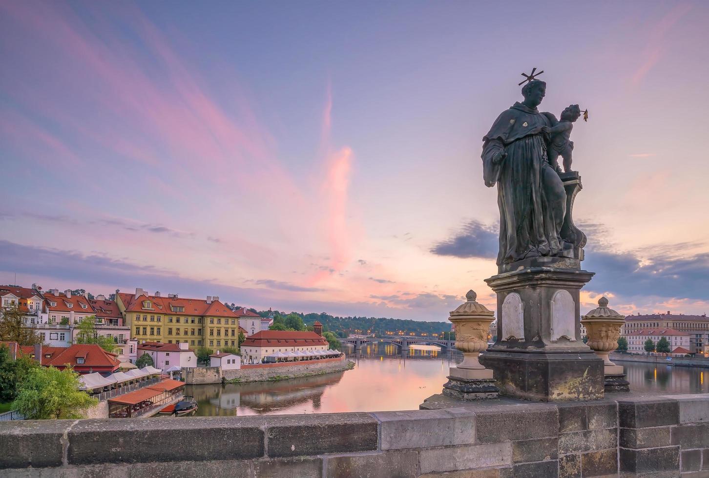 horizonte de la ciudad de praga foto