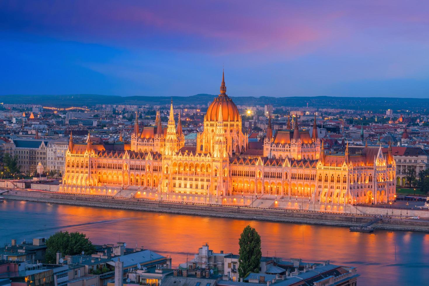 edificio del parlamento budapest foto