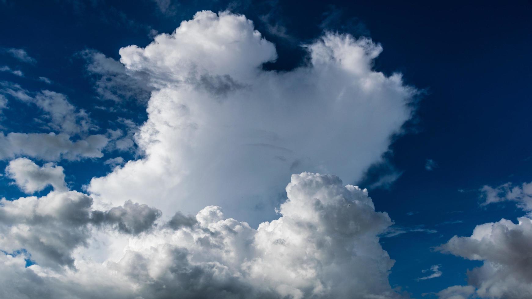 cúmulos en el cielo foto