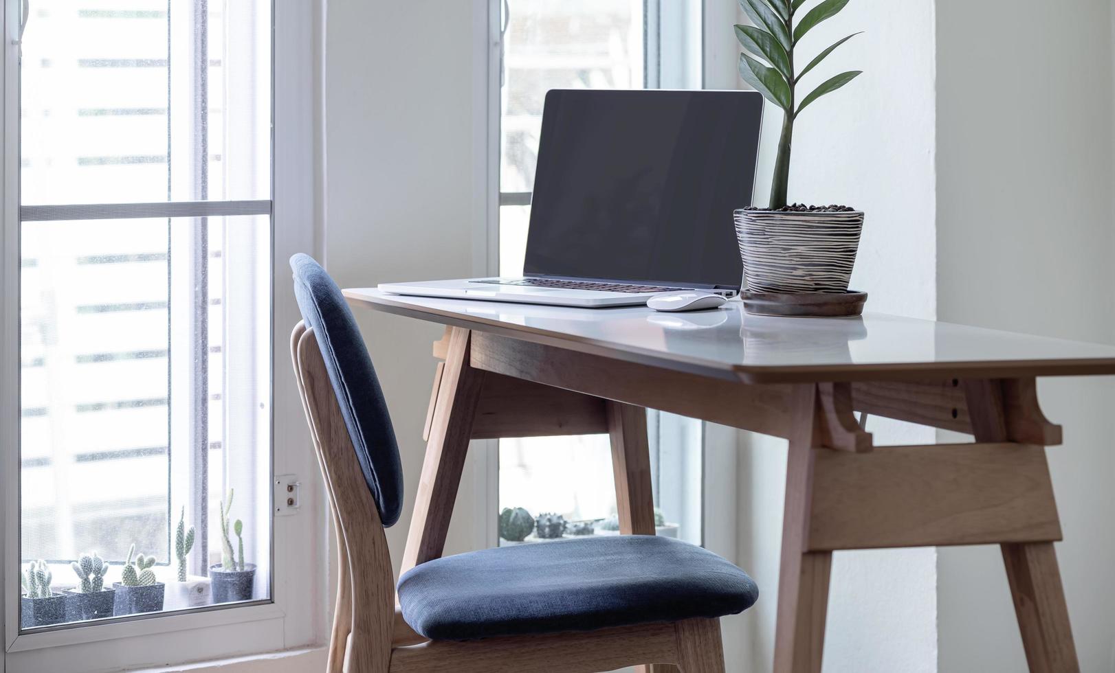 Laptop with a blank screen in a home office photo