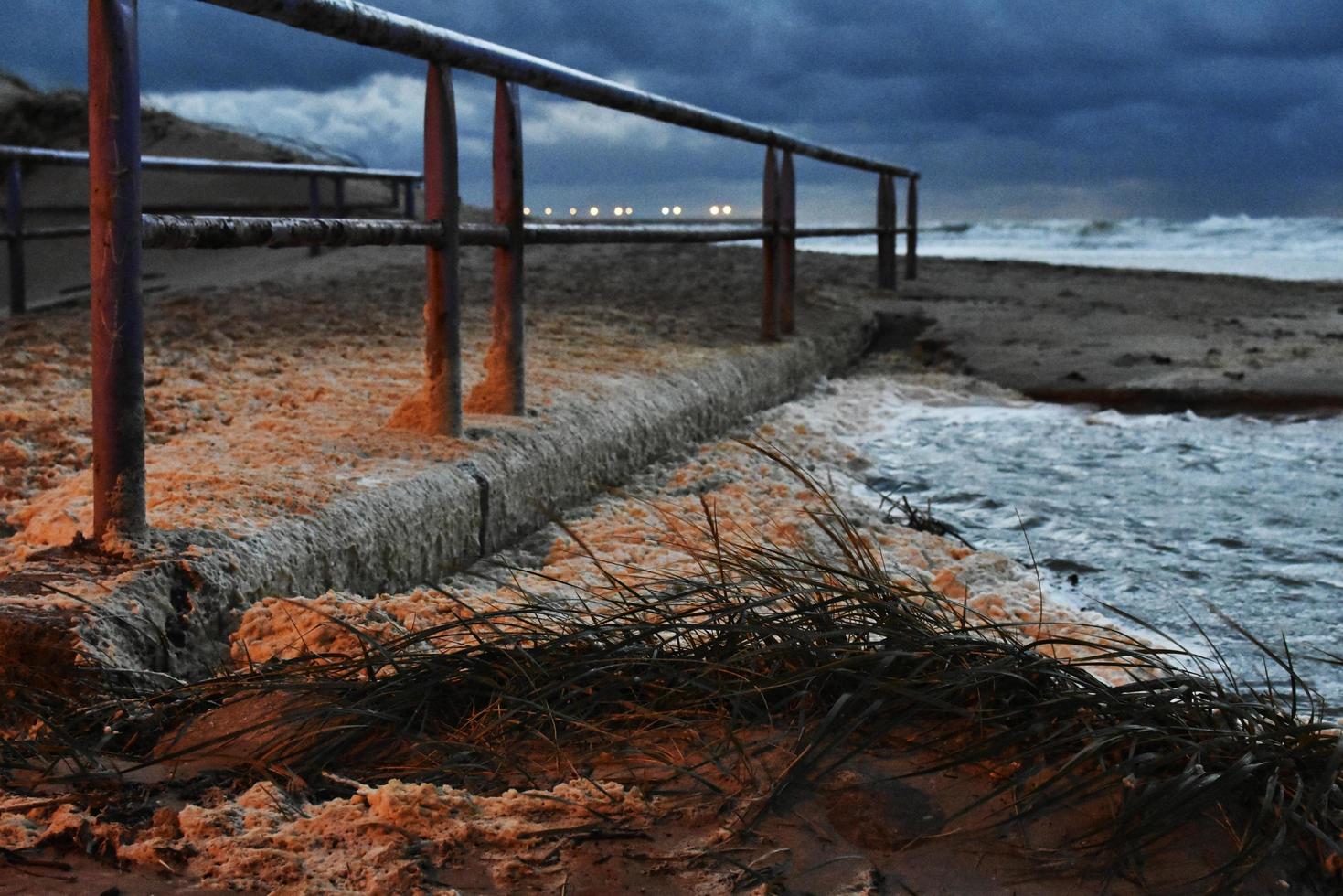 luz del atardecer en el mar báltico foto