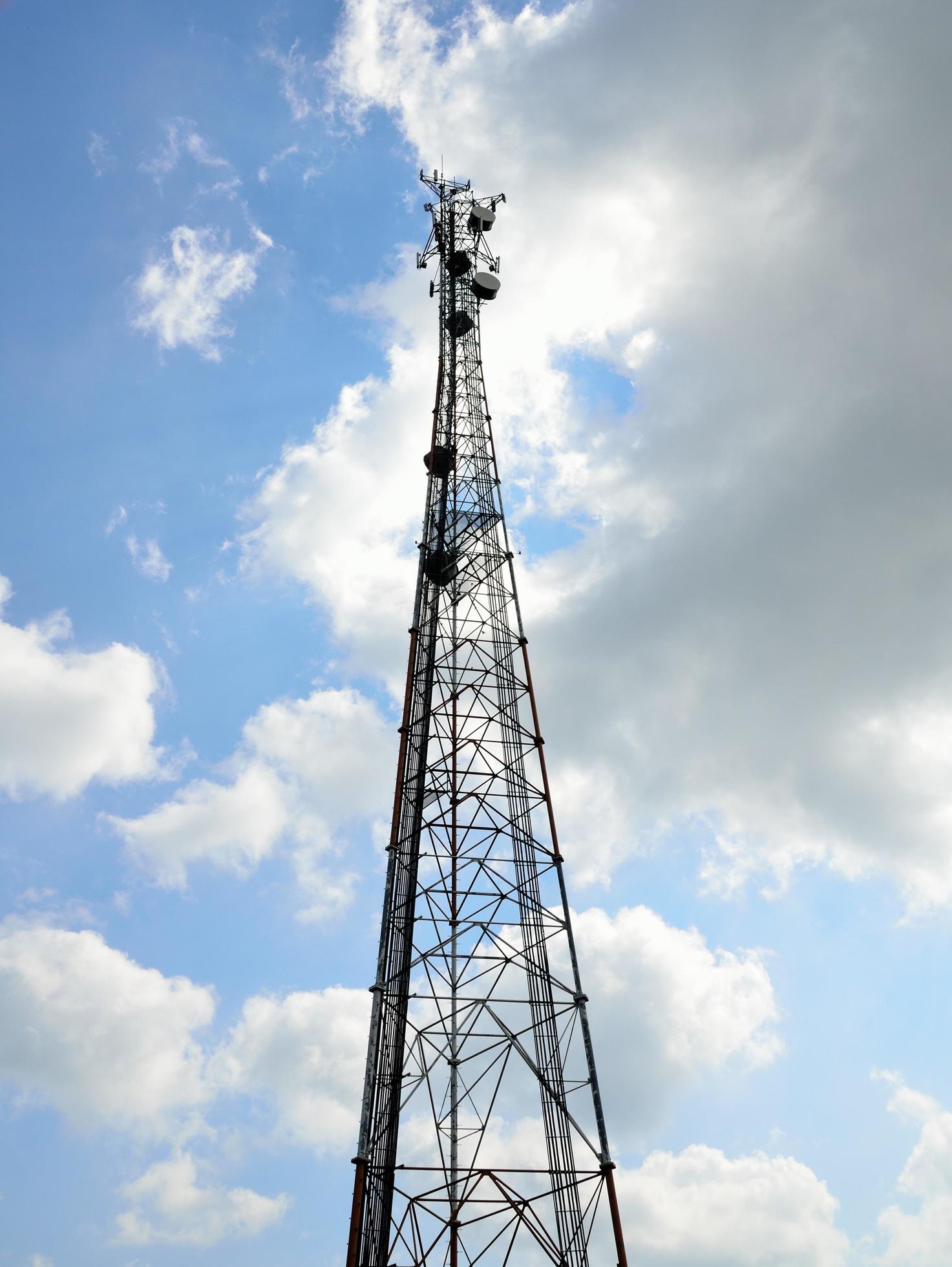 steel-microwave-tower-1313015-stock-photo-at-vecteezy