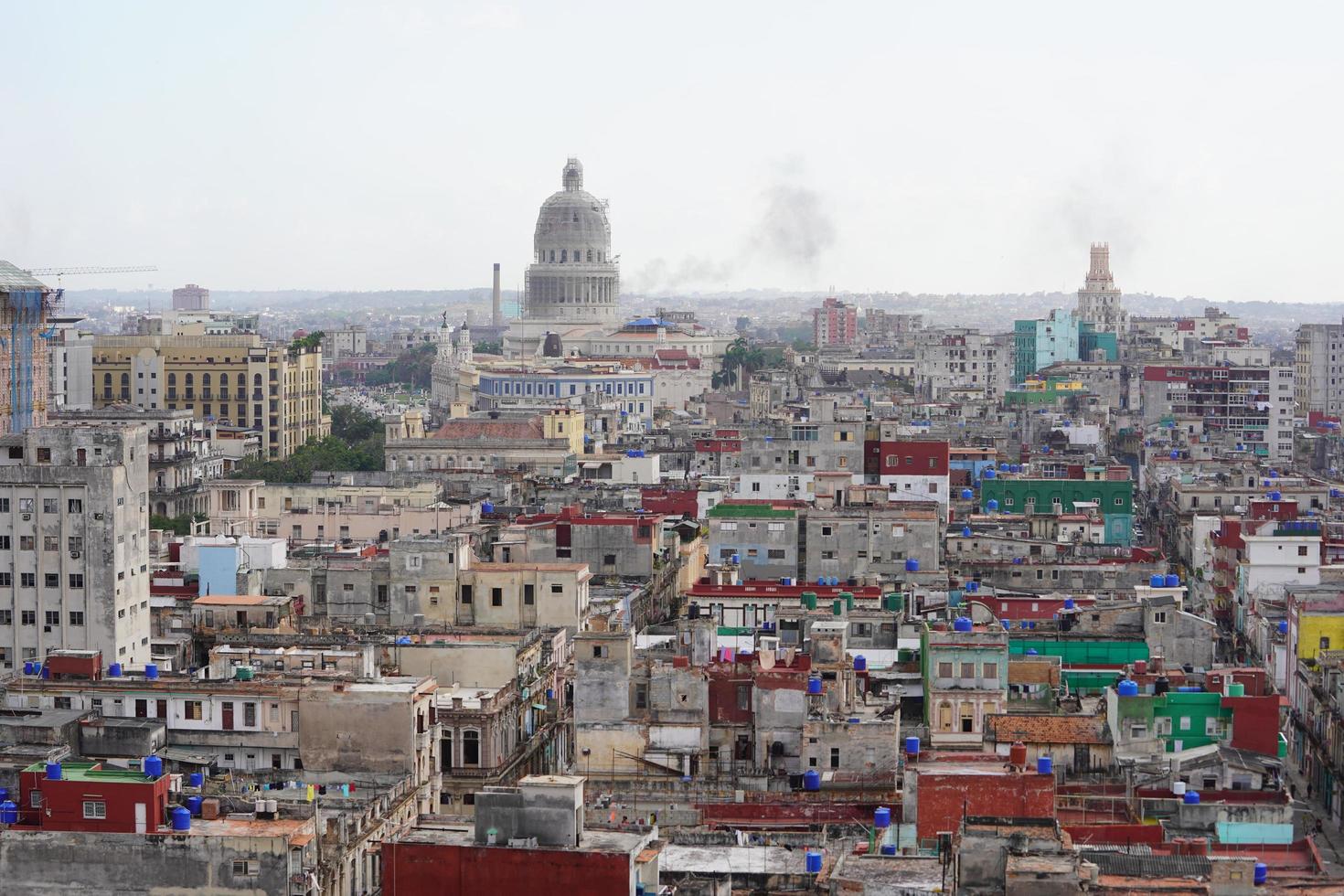 ciudad con edificios de gran altura. foto