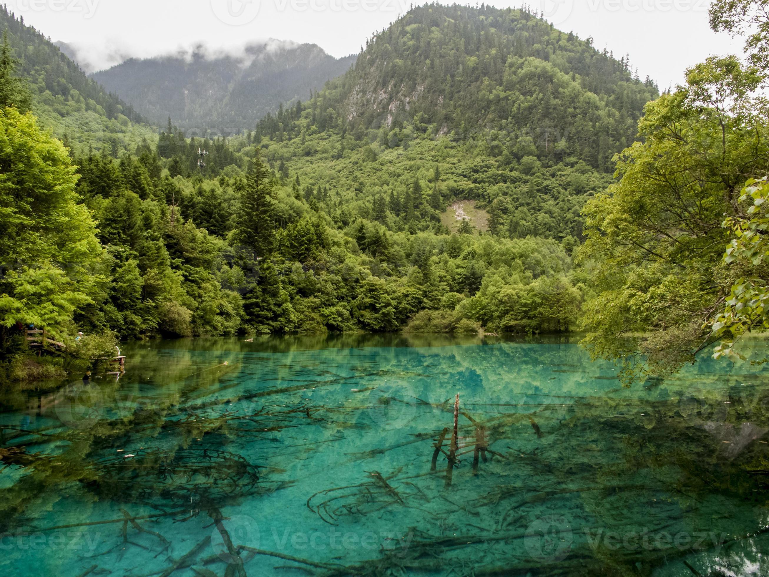 Озеро пяти цветков, Цзючжайгоу, Китай. Парк Цзючжайгоу в провинции Сычуань. 6. Озеро Цзючжайгоу. Голубое озеро Китай