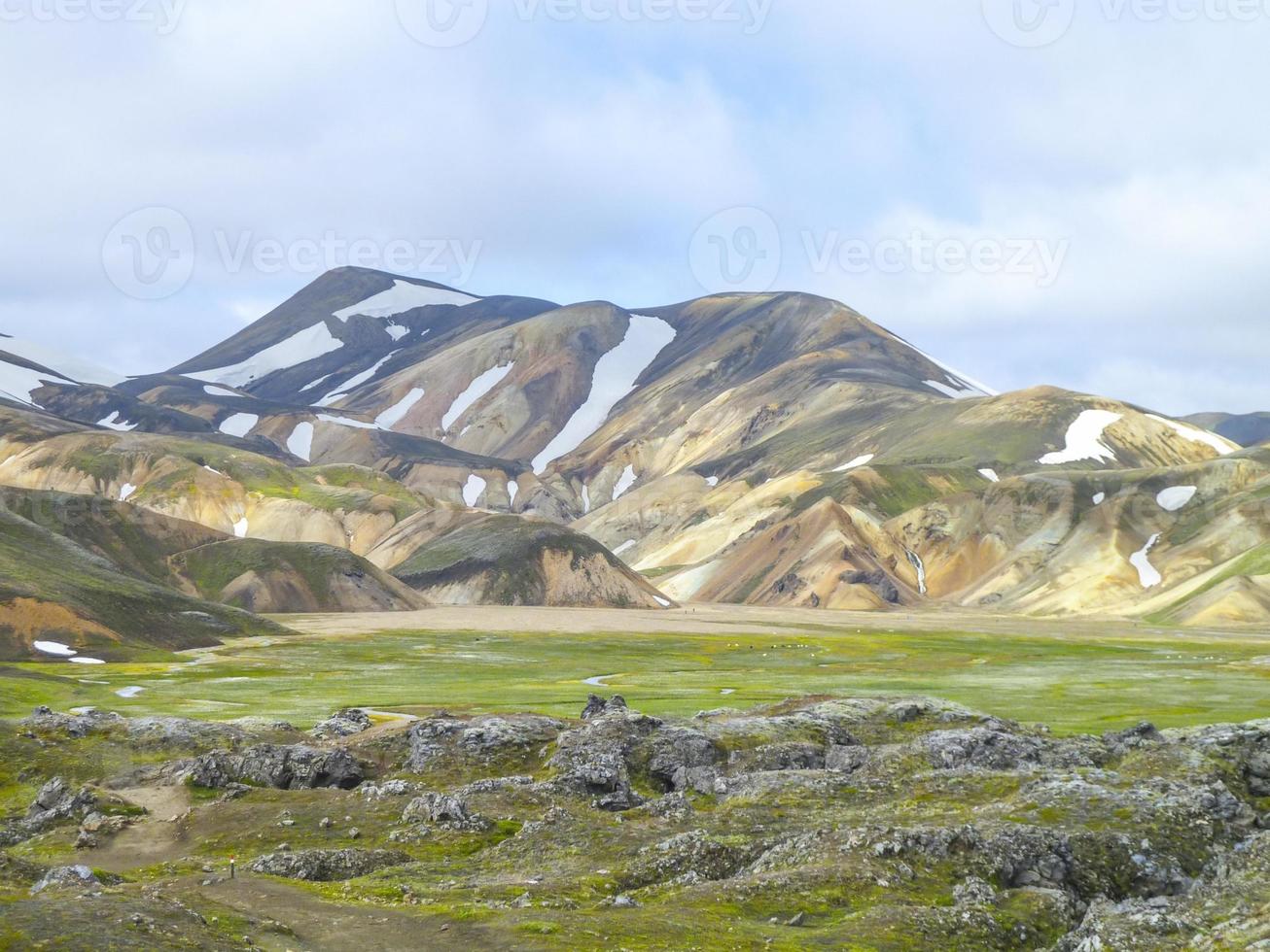 paisaje de montaña en islandia foto