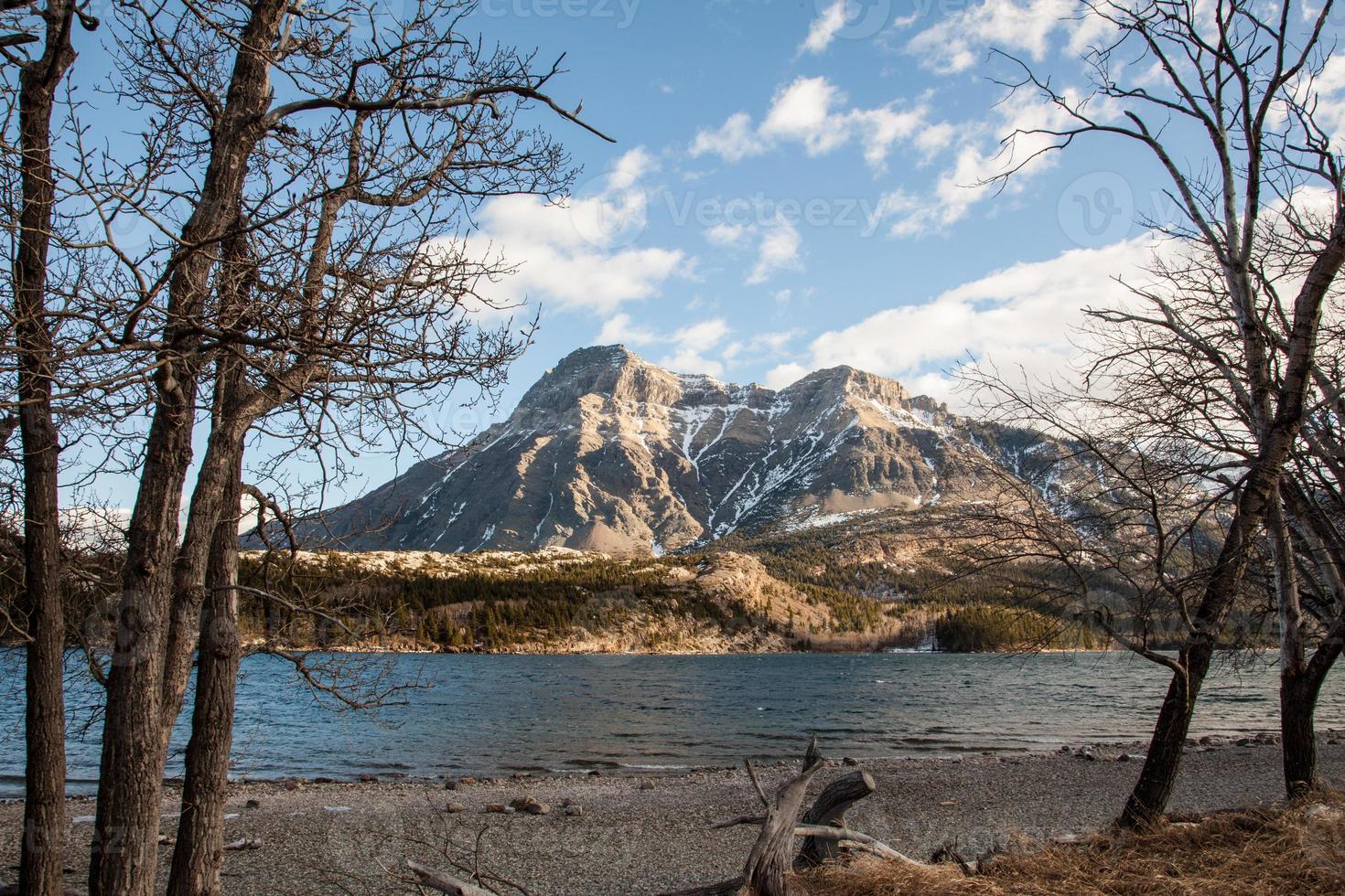 montaña, parque nacional de los lagos de waterton foto