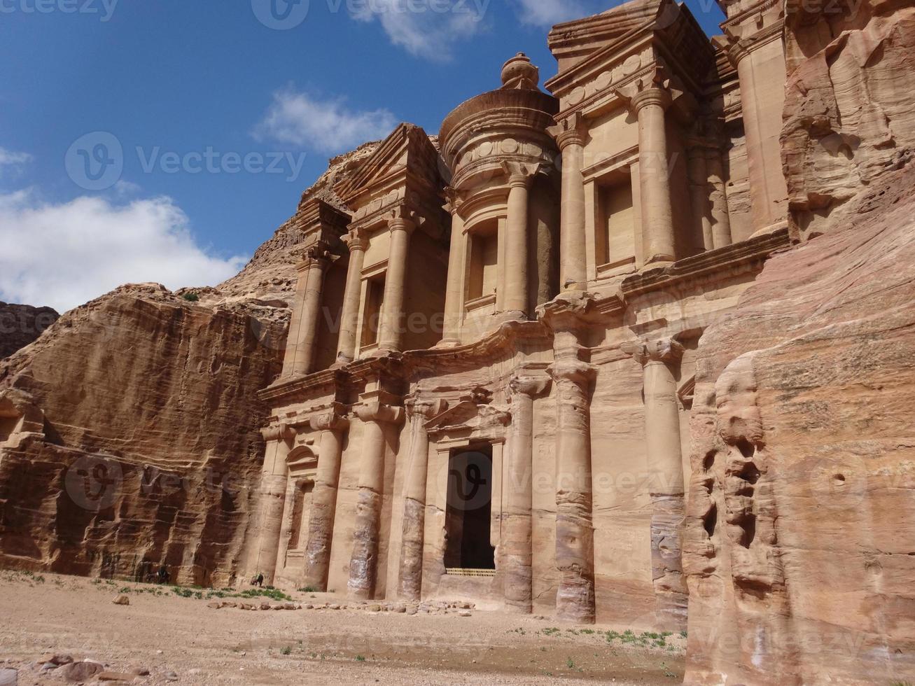 monasterio en petra, jordania foto