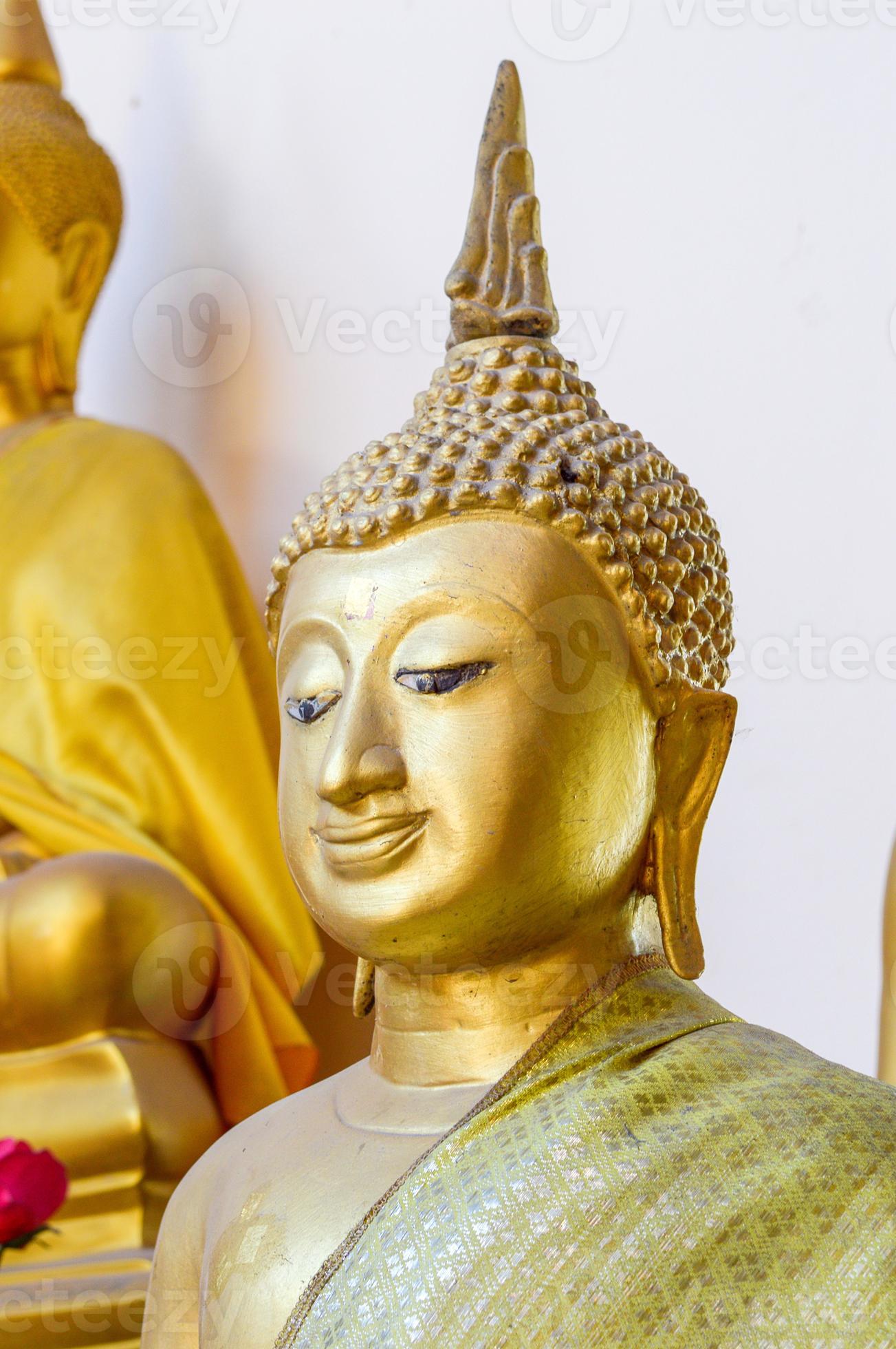 gold buddha statue 1350916 Stock Photo at Vecteezy