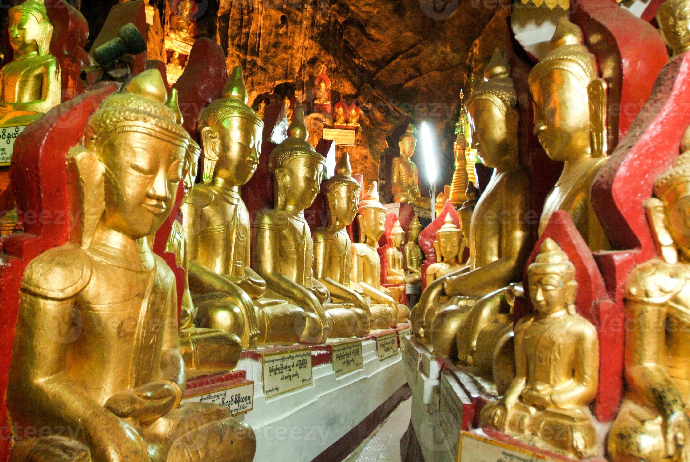 Buddha statues on the cave of Pindaya photo