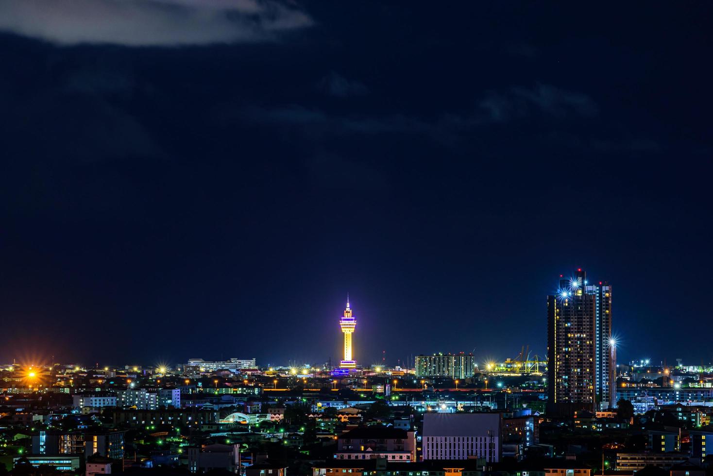 paisaje nocturno en tailandia foto