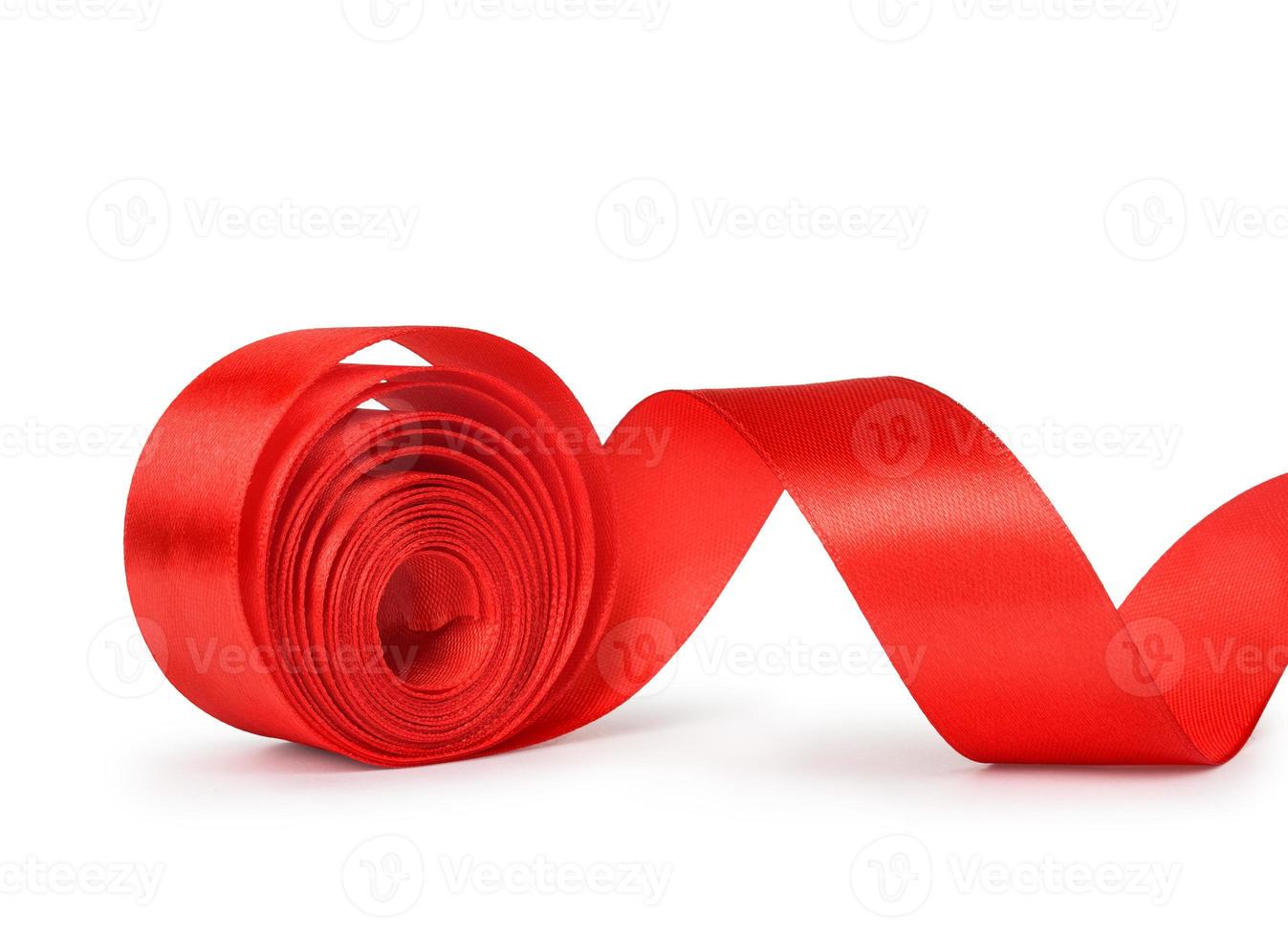 el rollo desenrollado de cinta roja foto