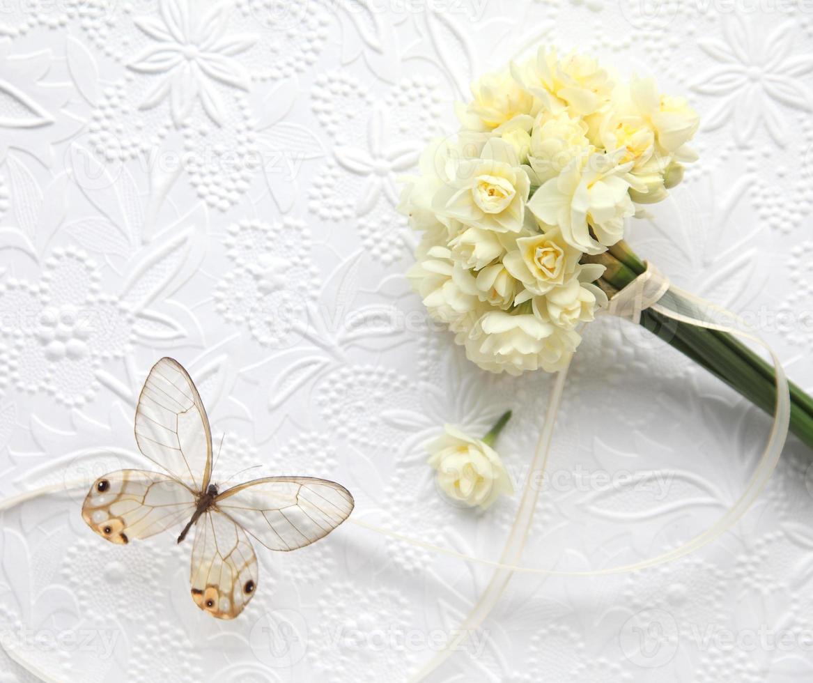 flores con mariposa foto
