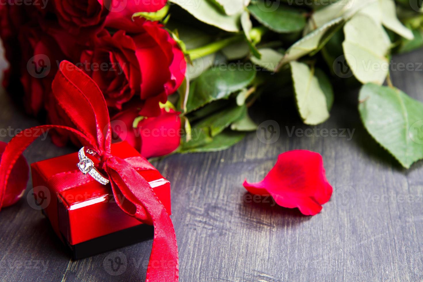valentine's day Red roses and gift box photo
