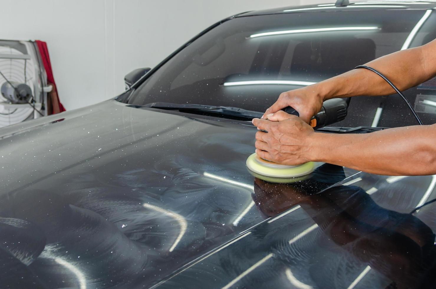 Polishing a car photo