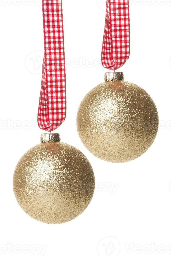 weihnachten, weihnachtskugeln gold isoliert foto