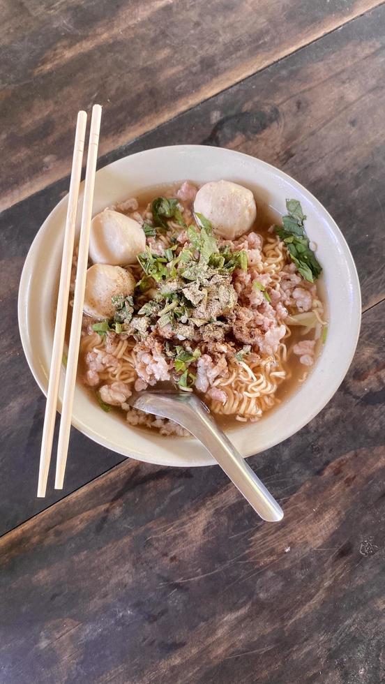 sopa de fideos tailandeses foto