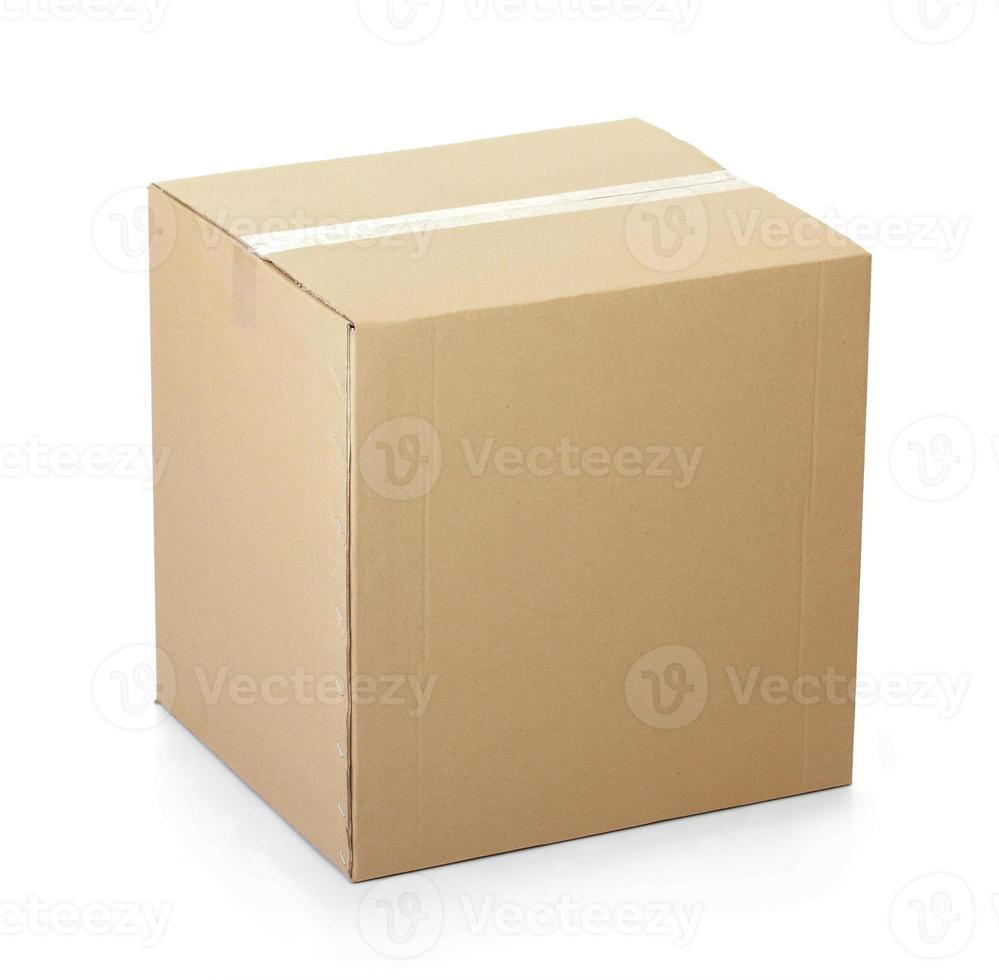 caja de cartón cerrada con cinta adhesiva foto