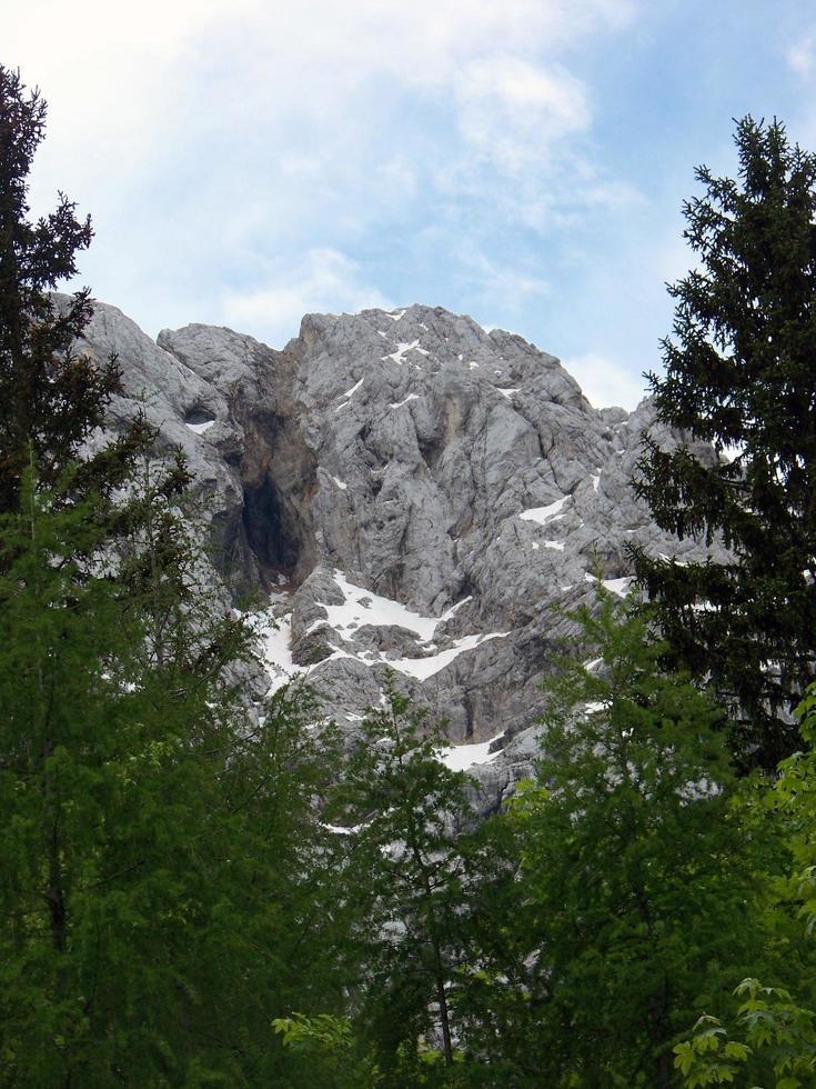 paisaje de montaña en el parque nacional de triglav foto