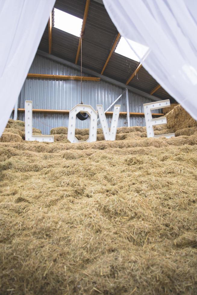 cartas de amor en un pajar en el lugar de la boda foto