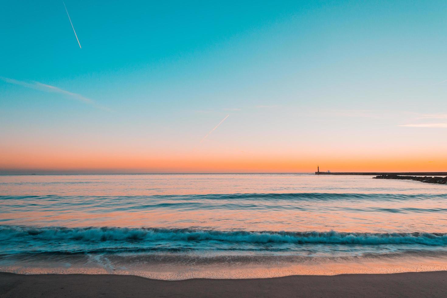 puesta de sol en la playa foto