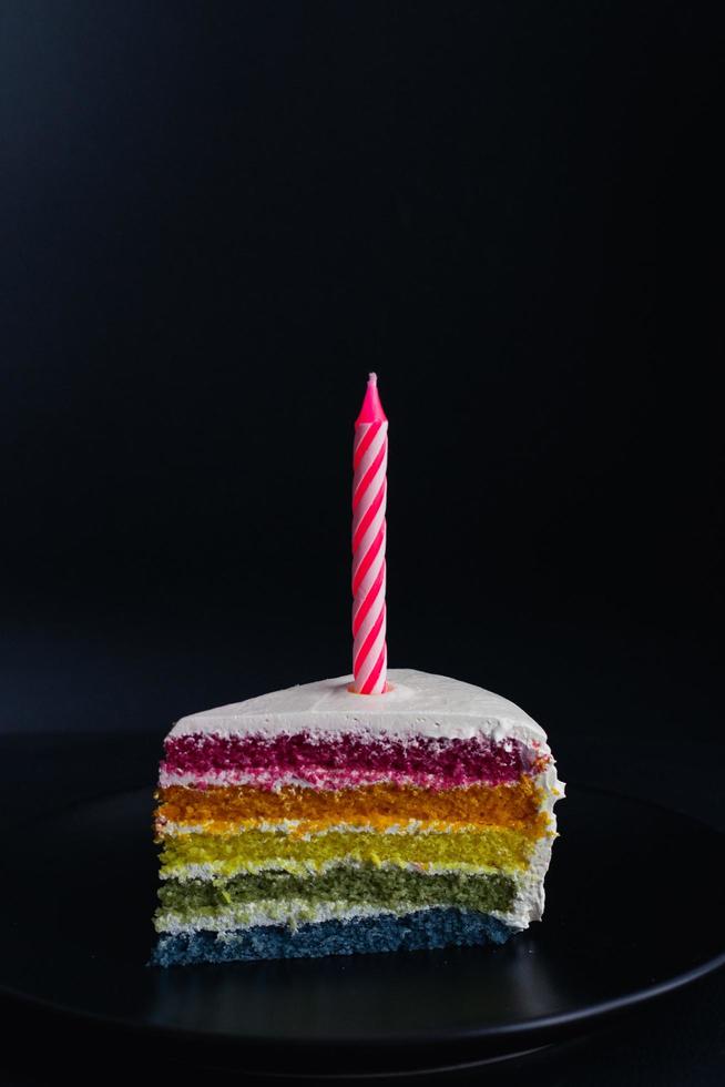 pastel de cumpleaños arcoiris foto