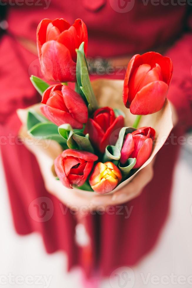 hermoso ramo de tulipanes rojos 1422366 Foto de stock en Vecteezy