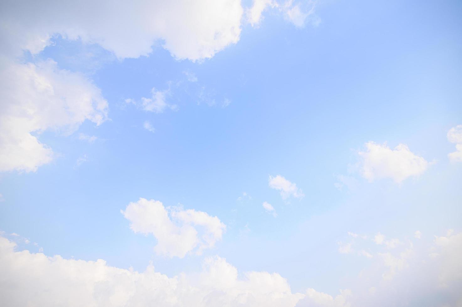 cielo azul y nubes foto