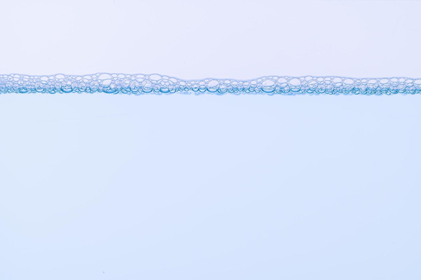 burbujas en la superficie del agua foto