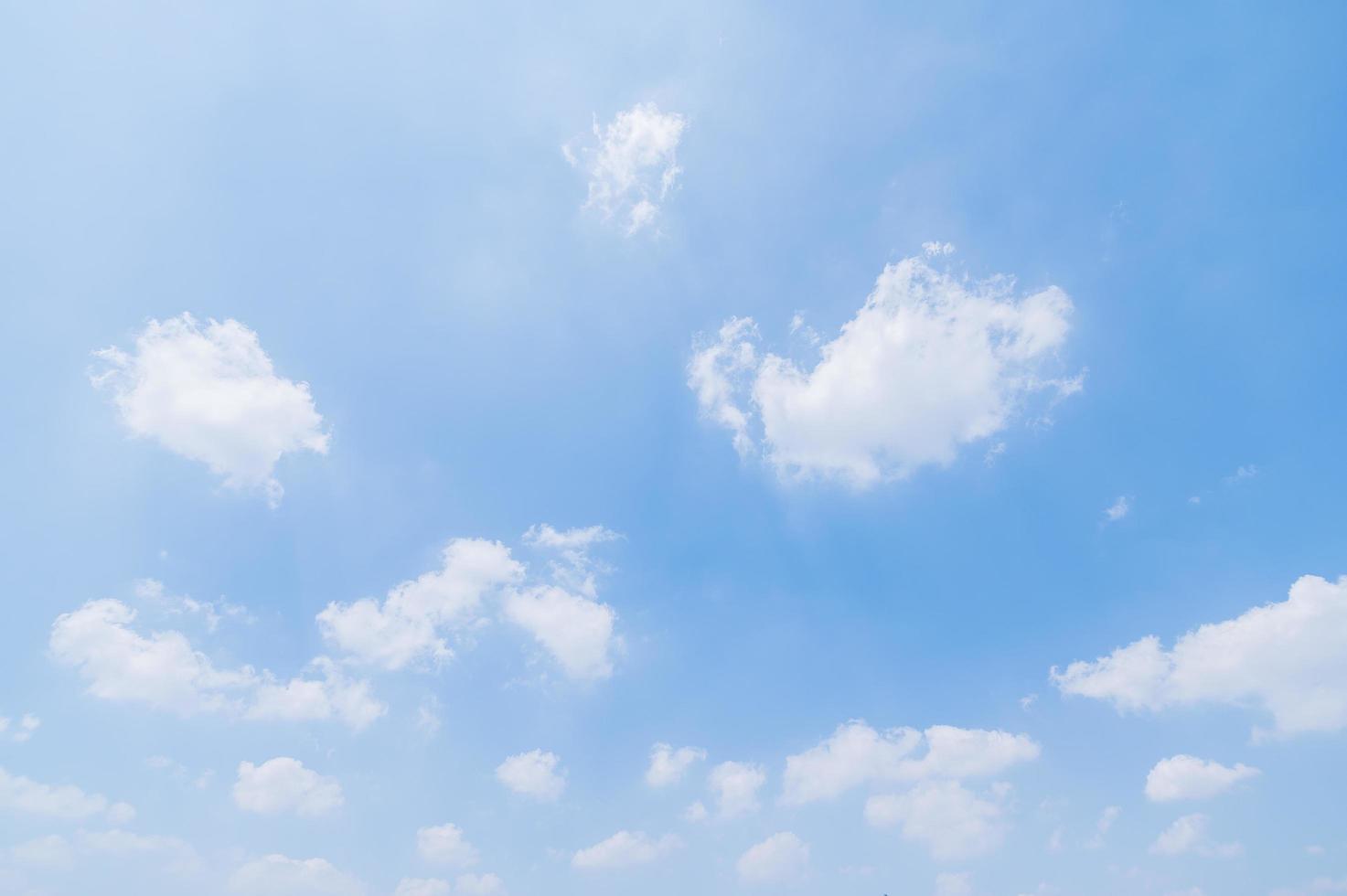 nubes y cielo azul foto