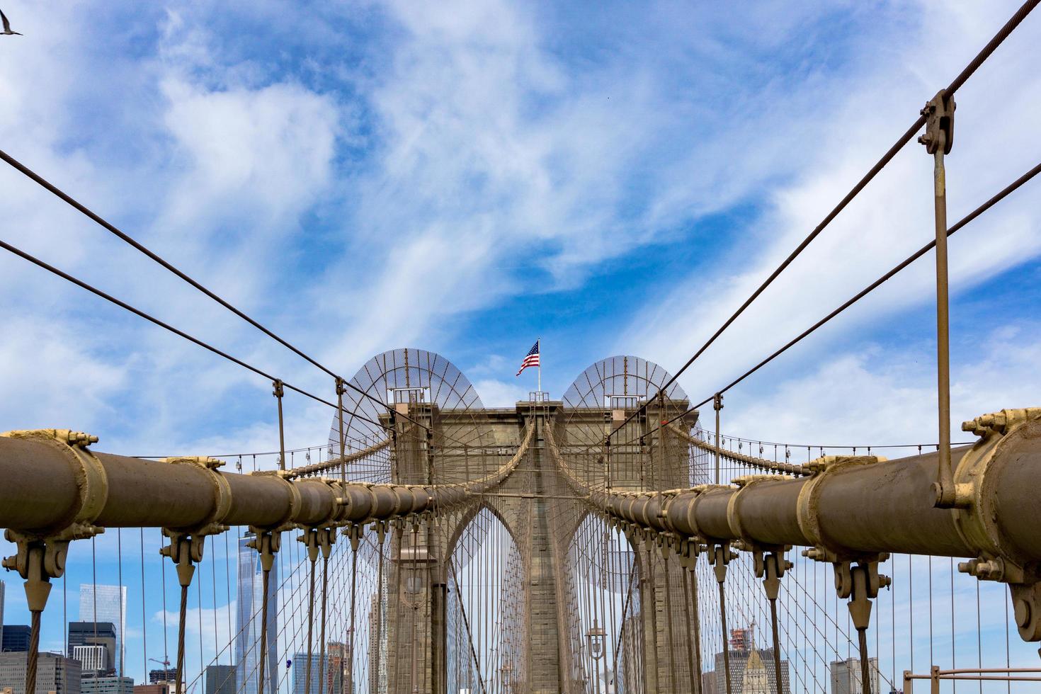 puente de brooklyn durante el día foto