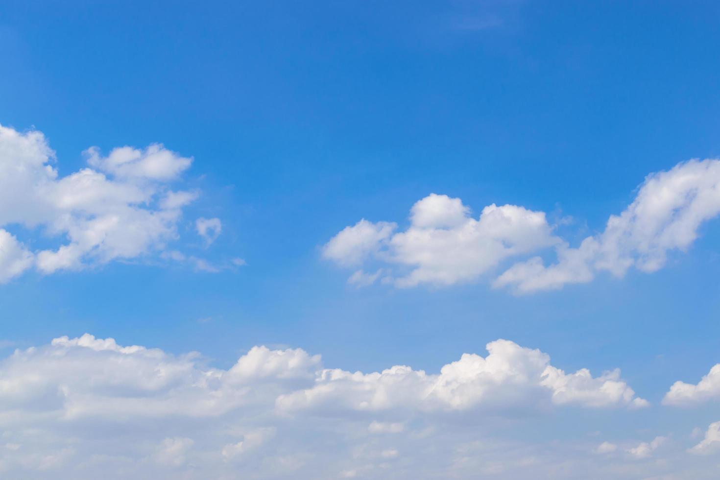 nubes borrosas y fondo del cielo foto