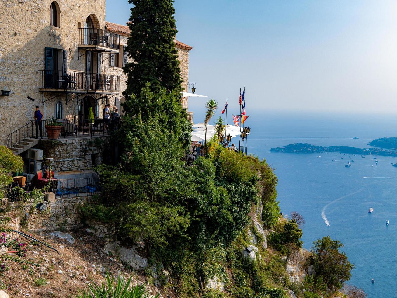 Niza, Francia, 2020 - Vista del mar mediterráneo desde el pueblo de Eze foto