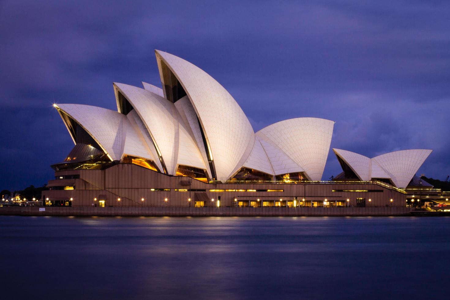 sydney, australia, 2020 - exposición prolongada de la ópera de sydney foto