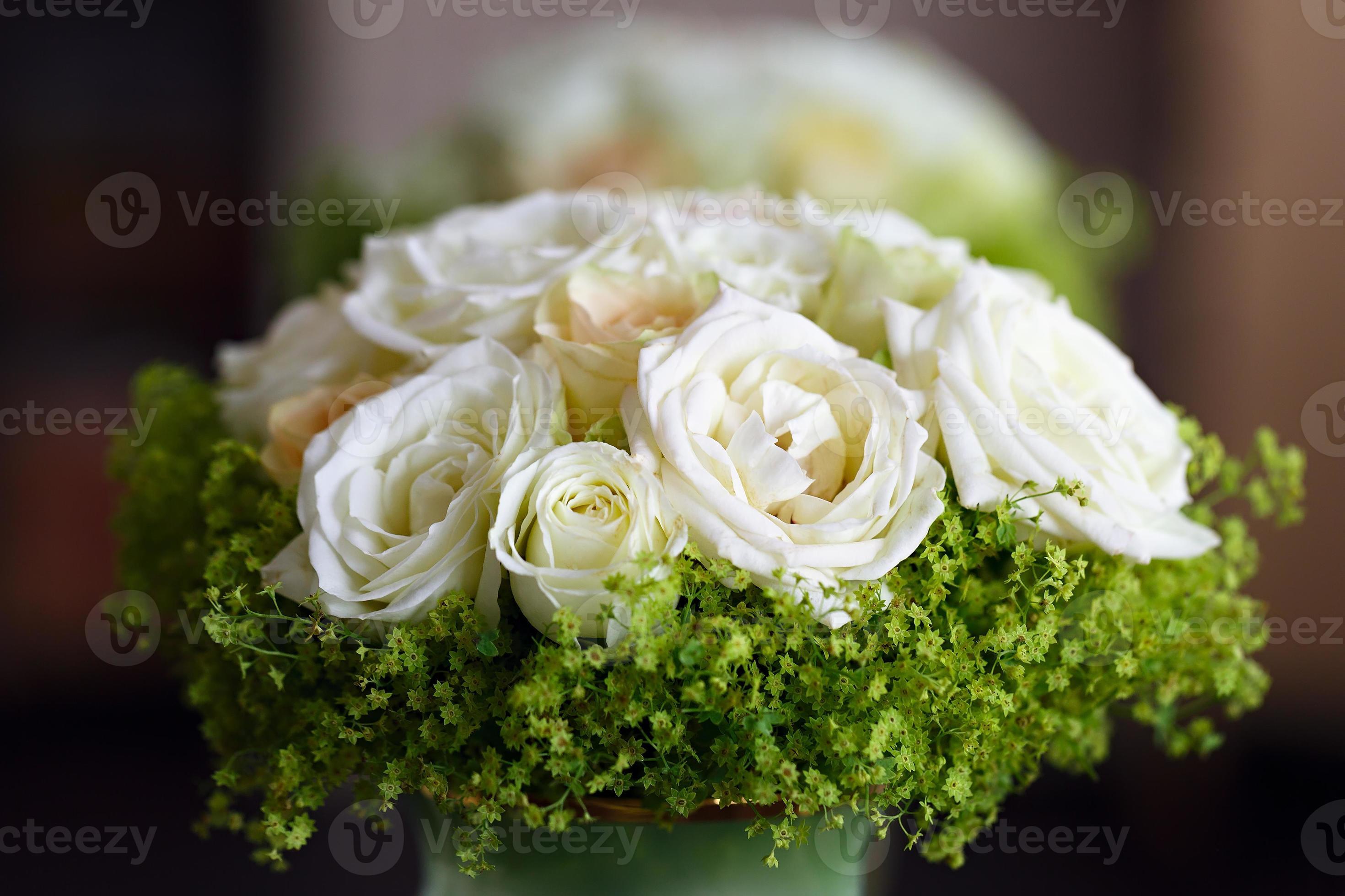 hermoso ramo de novia de lirios y rosas 1459946 Foto de stock en Vecteezy