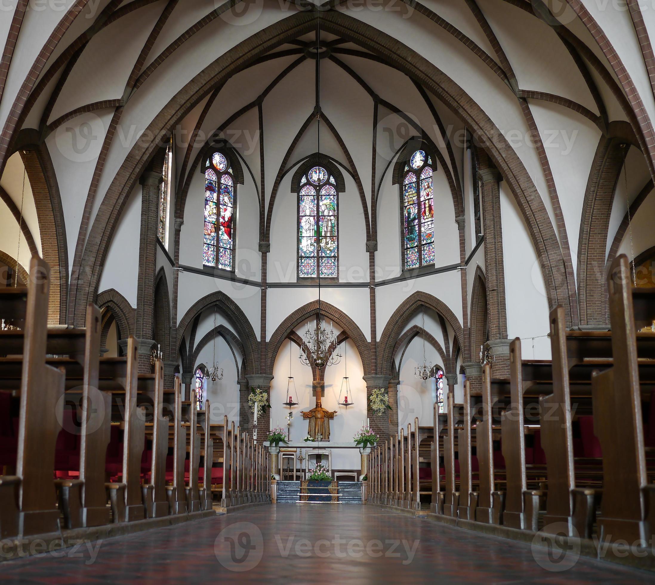 Interior de la iglesia católica en Holanda 1460282 Foto de stock en Vecteezy
