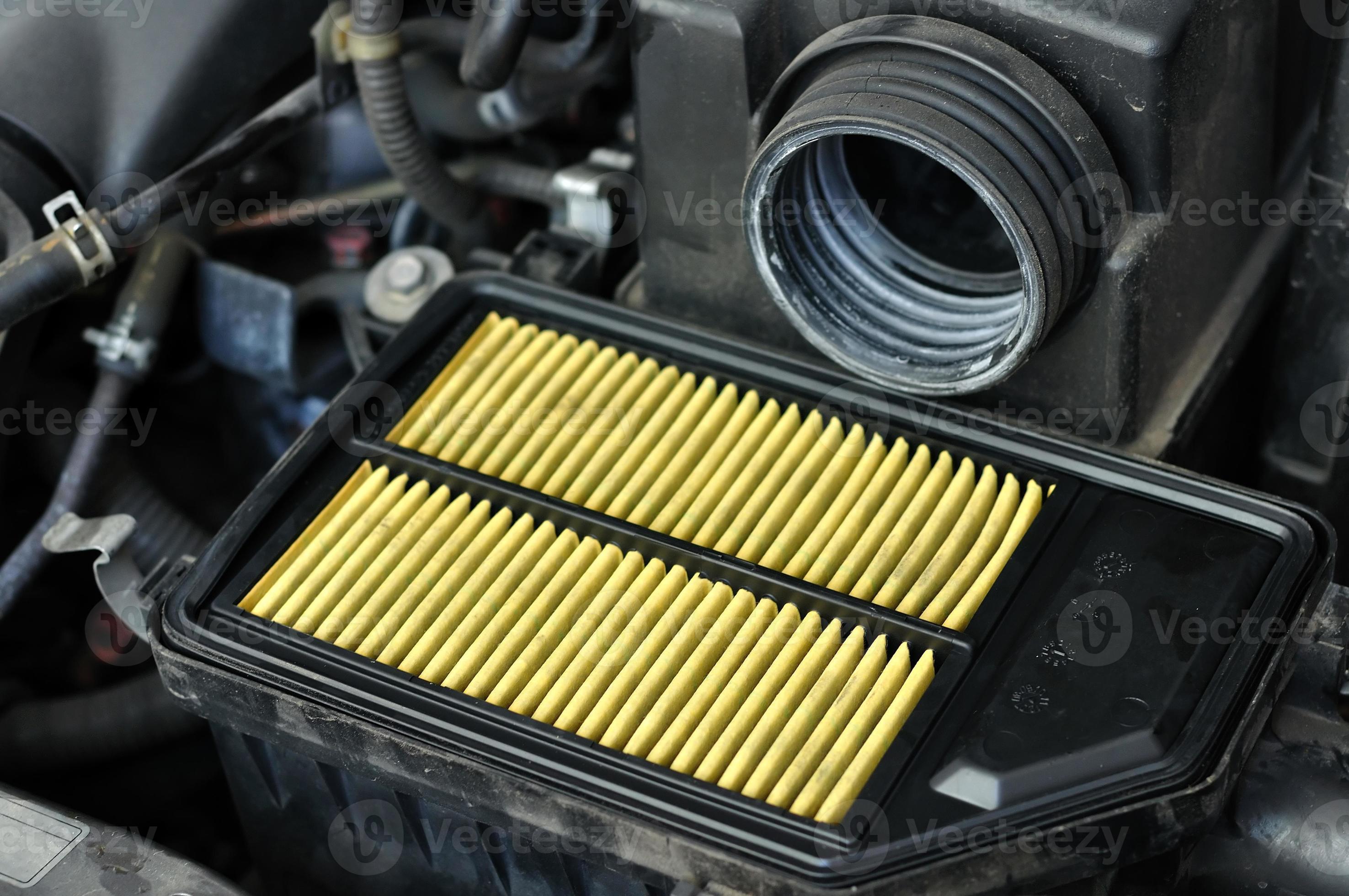 Processing to change engine airfilter at maintenancecenter 1470302