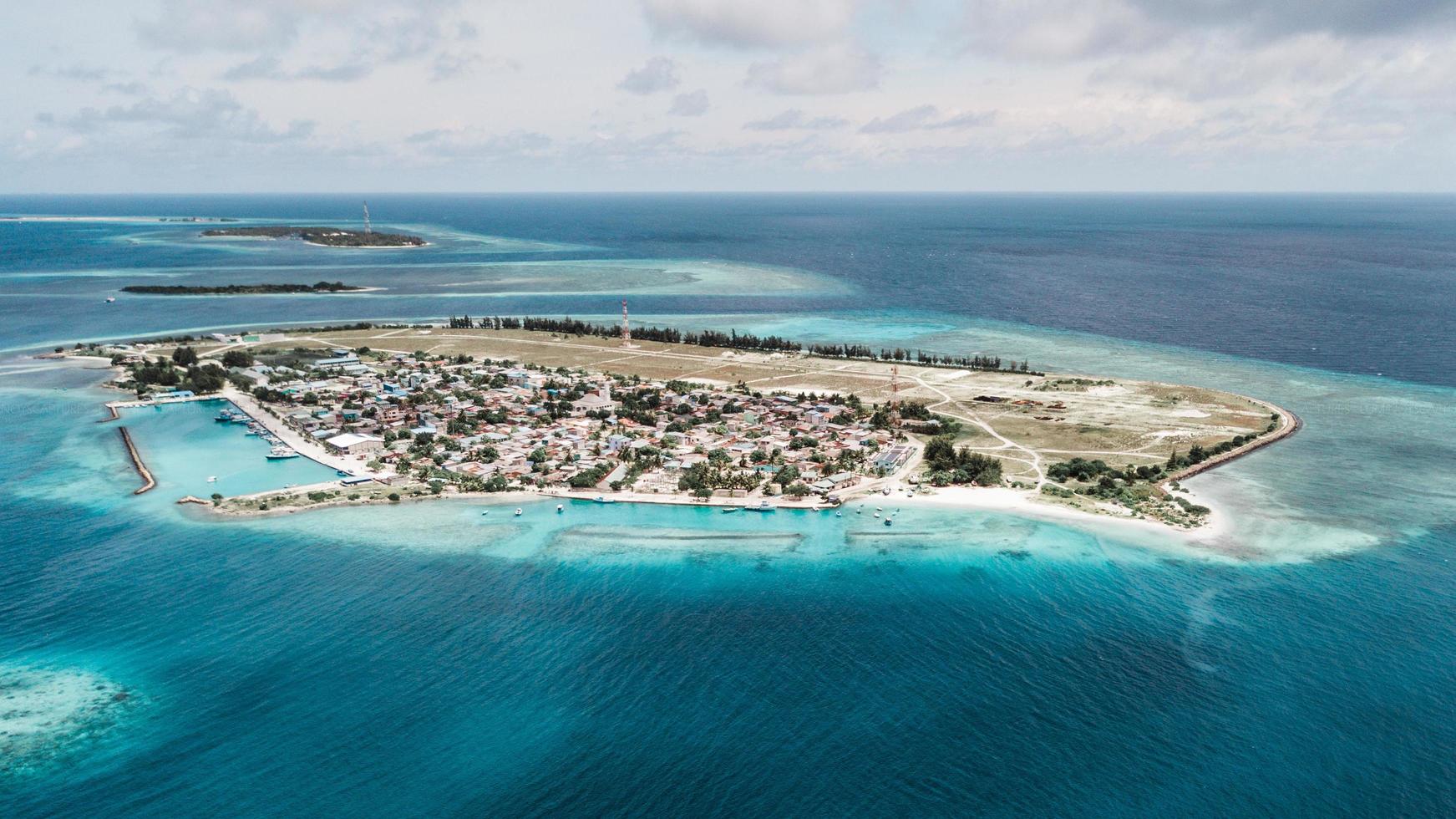 vista aérea de la isla hinnavaru foto