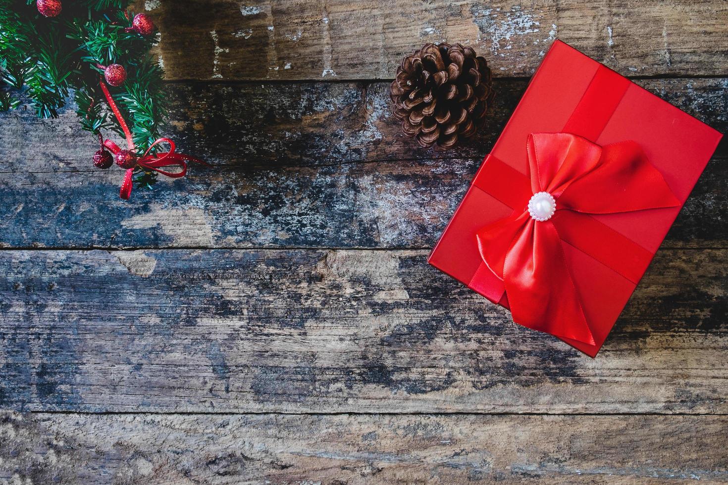 caja de regalo roja de navidad foto